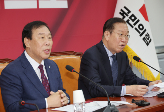 권영세 국민의힘 비상대책위원장이 30일 서울 여의도 국회에서 최민호 세종시장과 면담하기 앞서 발언하고 있다. 연합뉴스.